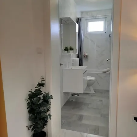 Anna Maris Apartment *