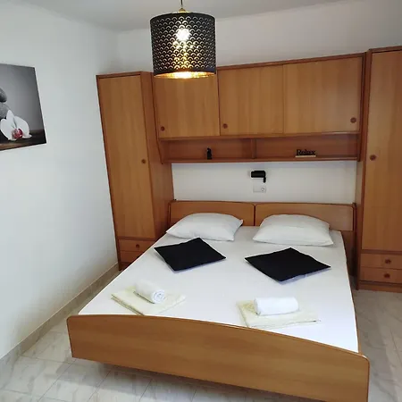 Anna Maris Apartment *