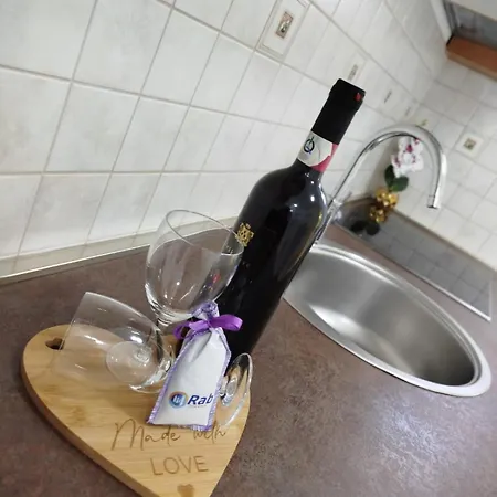 Anna Maris Apartment *