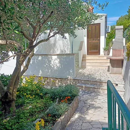 Anna Maris Apartment