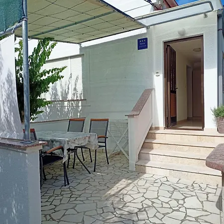 Anna Maris Apartment *