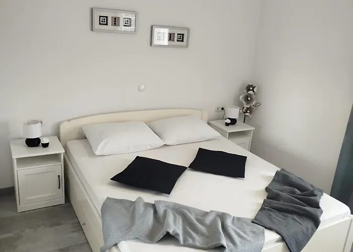 아파트 Anna Maris *